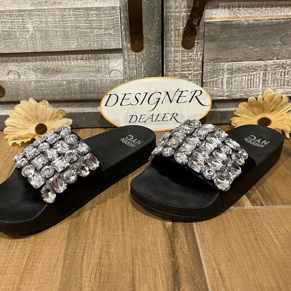 STEVE MADDEN NYC Rhinestone Flip Flops Size 6 Black VGC! - Picture 2 of 7